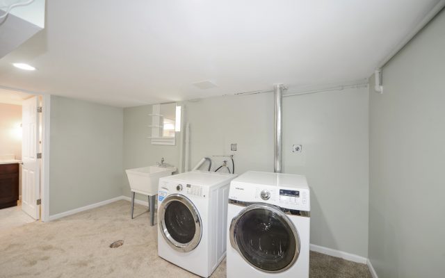 16 Laundry Room